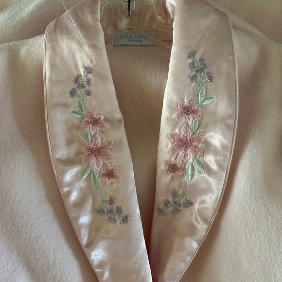 Erika Taylor Long Fleece Robe Pink Size Medium - Picture 4 of 15